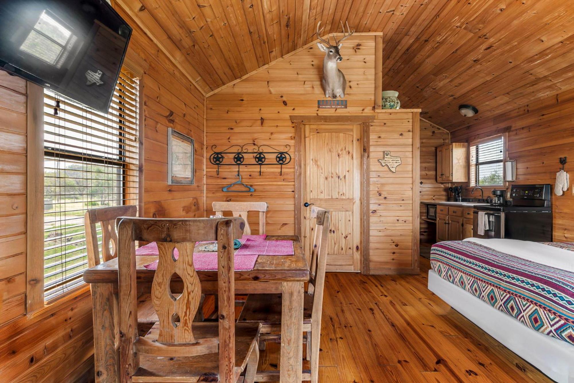 Enchanted Rockview Cabins Crabapple 客房 照片